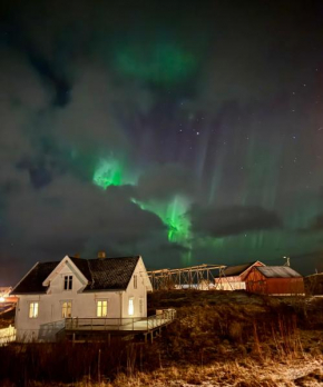 Å i Lofoten, hus i idylliske omgivelser